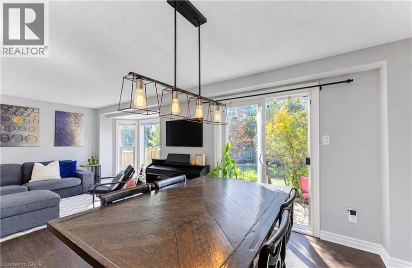 527B ROSEMEADOW Crescent, Waterloo, photo 6