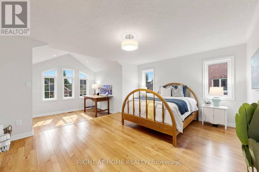 1019 Northern Prospect Crescent — photo 18 of 40