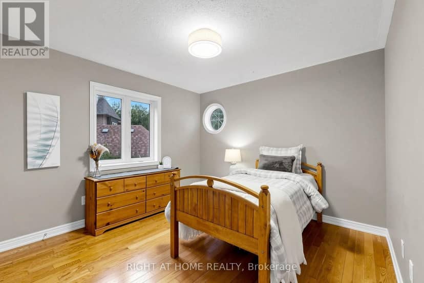 1019 Northern Prospect Crescent — photo 23 of 40