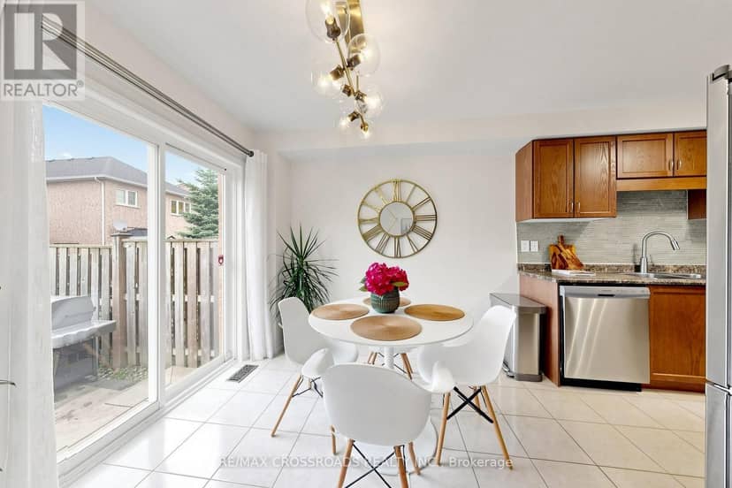 78 Vera Lynn Crescent — photo 12 of 38