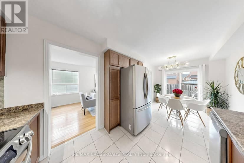 78 Vera Lynn Crescent — photo 16 of 38