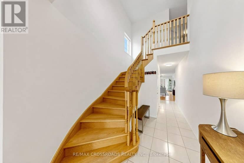78 Vera Lynn Crescent — photo 21 of 38