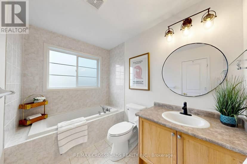 78 Vera Lynn Crescent — photo 27 of 38