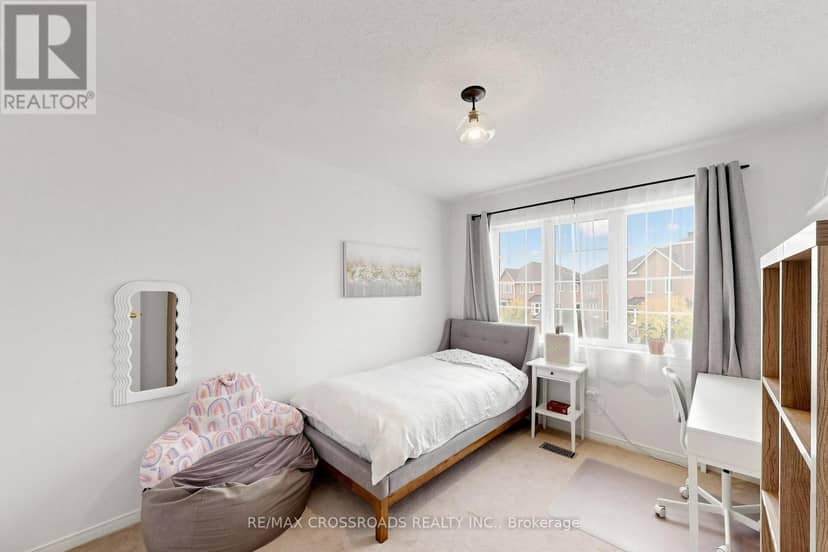 78 Vera Lynn Crescent — photo 28 of 38
