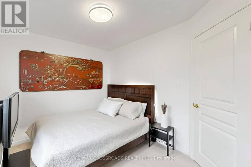 78 Vera Lynn Crescent — photo 30 of 38