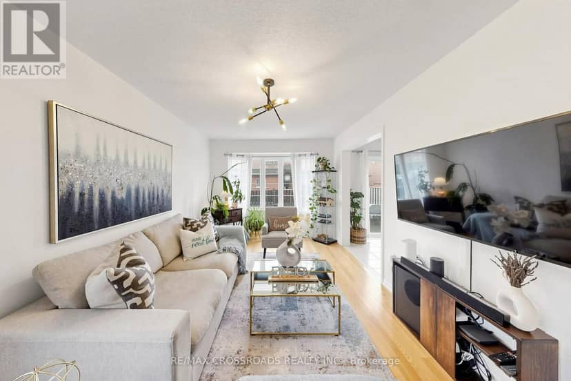 78 Vera Lynn Crescent — photo 6 of 38