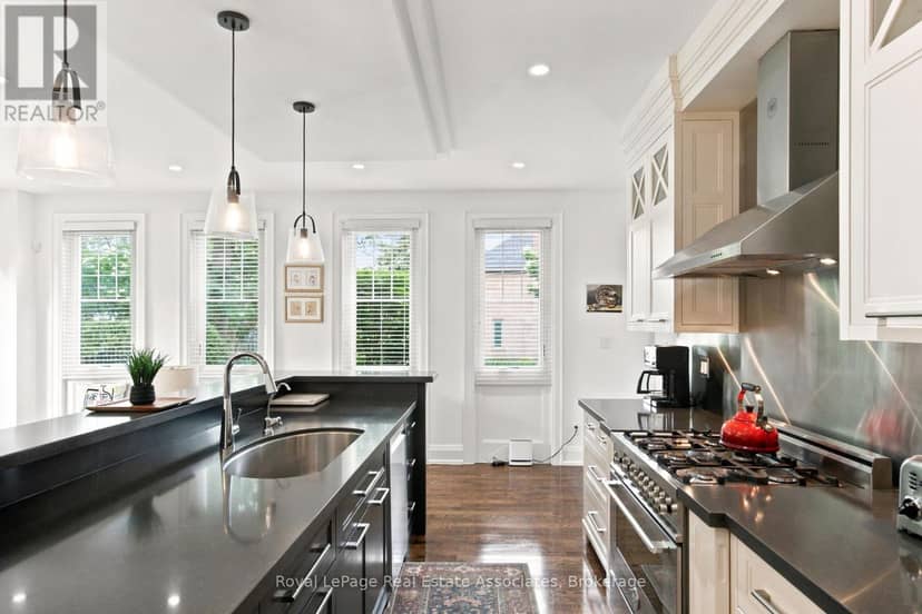 32 Jopling Avenue N — photo 15 of 40