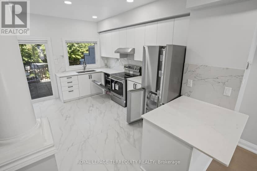 958 The Queensway — photo 13 of 40