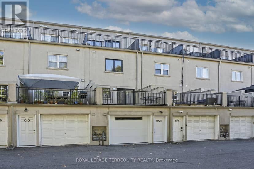 958 The Queensway, Toronto, photo 2