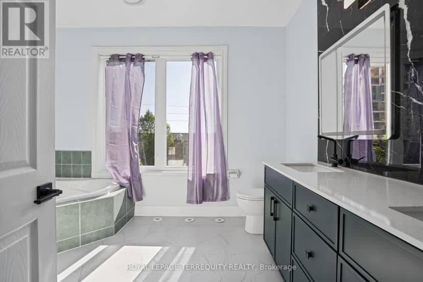 958 The Queensway — photo 21 of 40