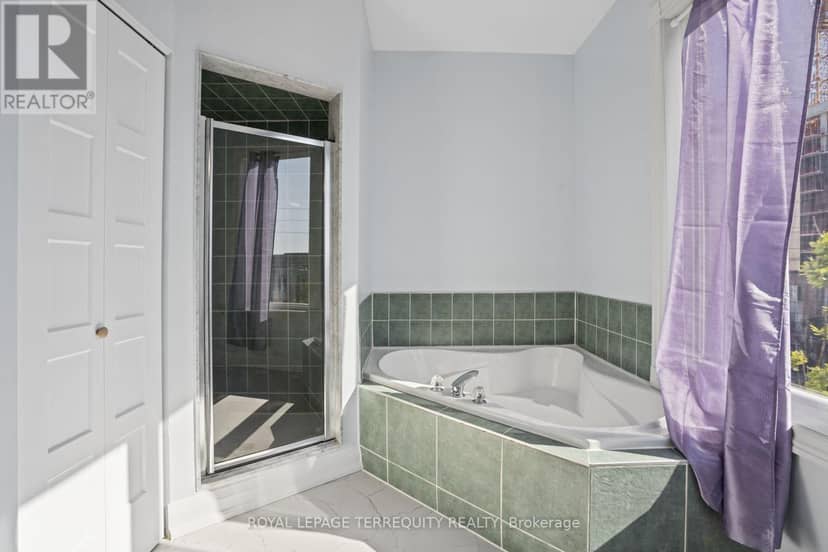958 The Queensway — photo 23 of 40