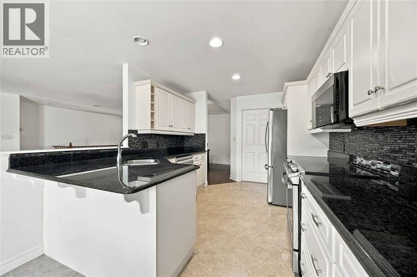612 Graycliff Drive — photo 11 of 40