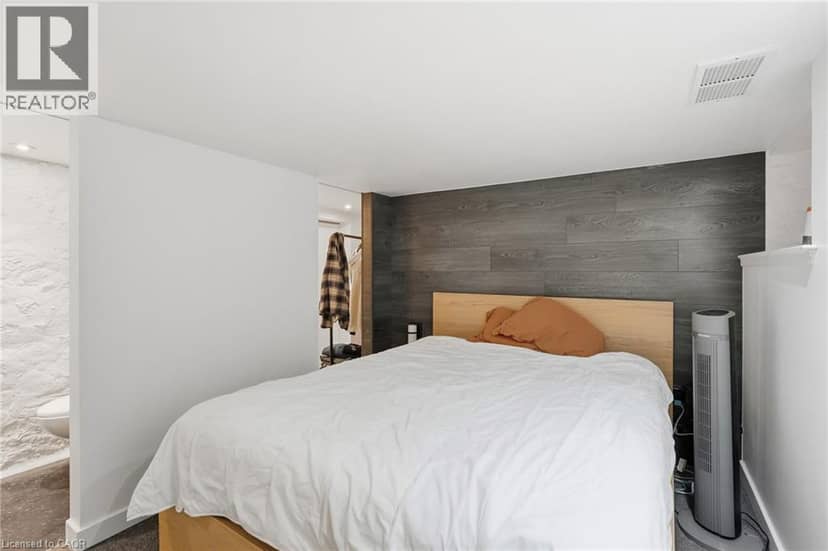 41 SPRING Street — photo 18 of 25
