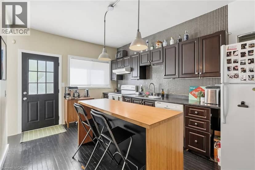 41 SPRING Street — photo 10 of 25