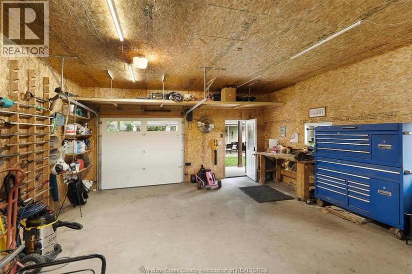 1331 Clovelly Drive — photo 10 of 40