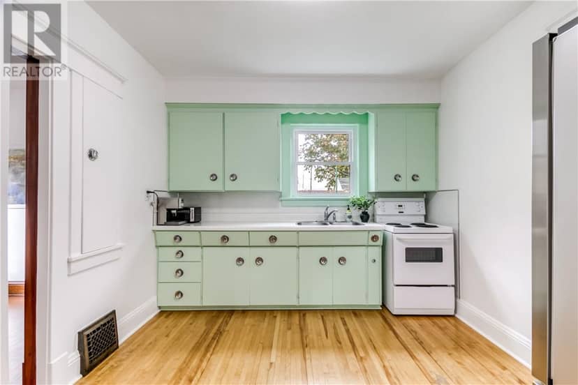 54 Bloor Street — photo 10 of 40