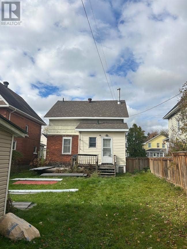 250 John ST — photo 2 of 3