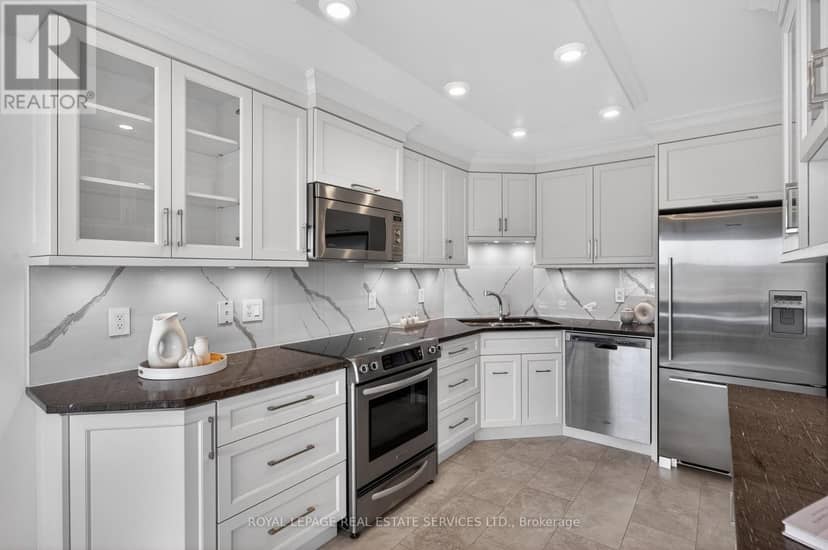 403 - 2170 Marine Drive — photo 18 of 40