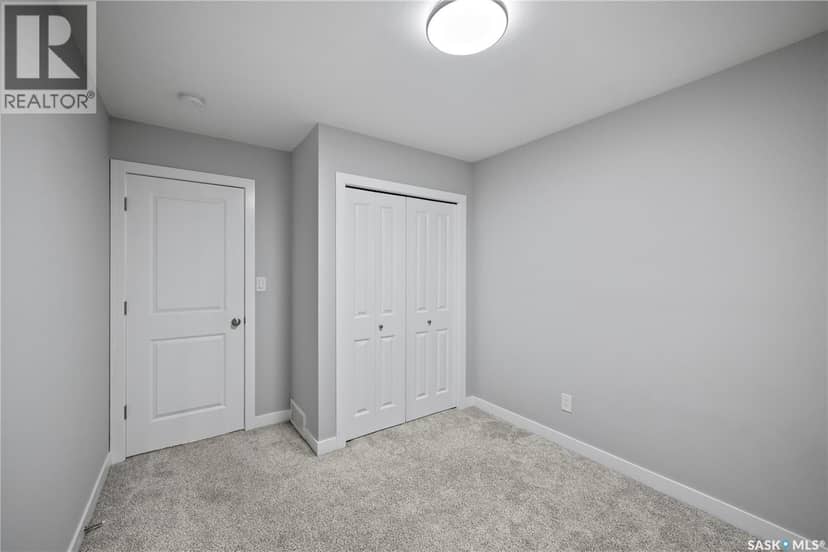 5612 Gilbert CRESCENT — photo 23 of 37
