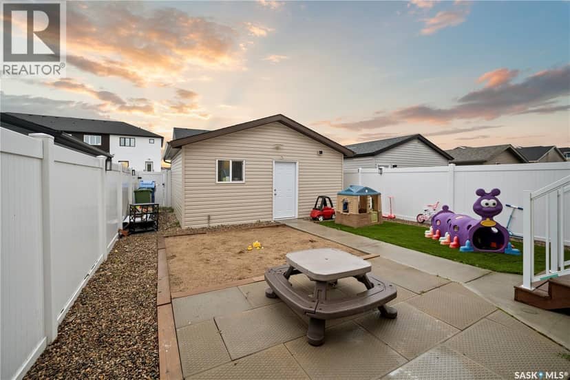 5612 Gilbert CRESCENT — photo 33 of 37