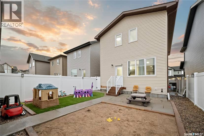 5612 Gilbert CRESCENT — photo 34 of 37