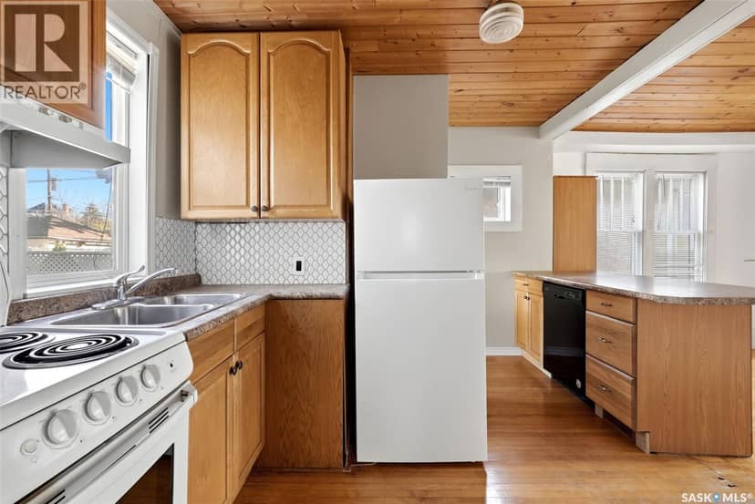 3129 Retallack STREET — photo 10 of 27