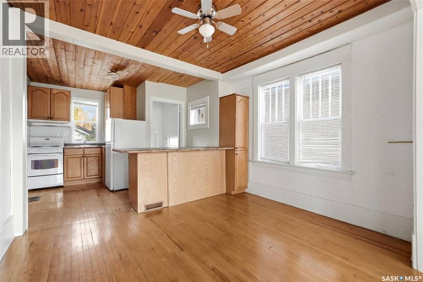 3129 Retallack STREET — photo 12 of 27