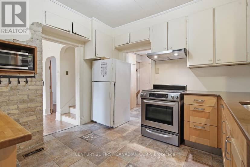 834 Colborne Street — photo 15 of 37