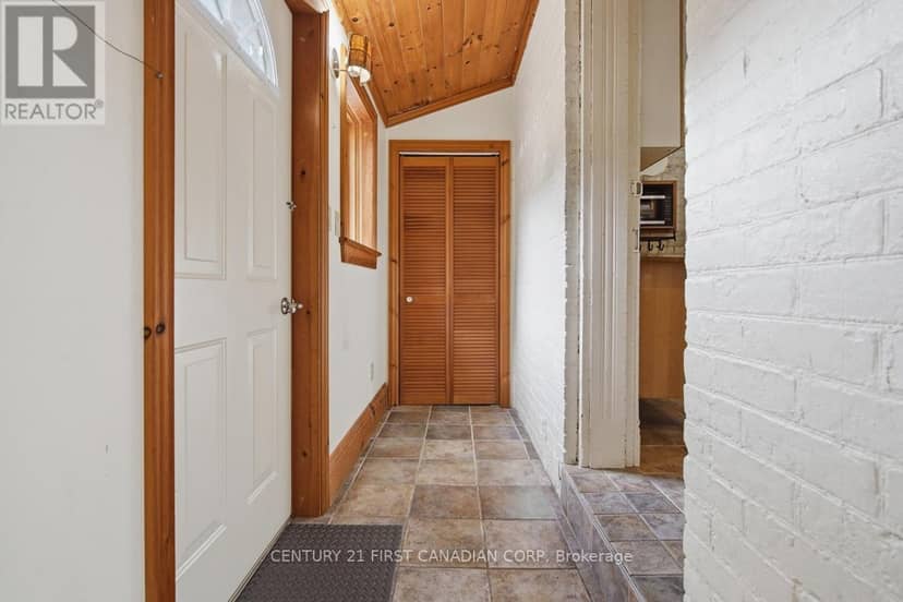 834 Colborne Street — photo 16 of 37