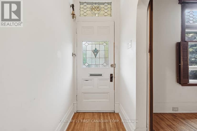 834 Colborne Street — photo 17 of 37