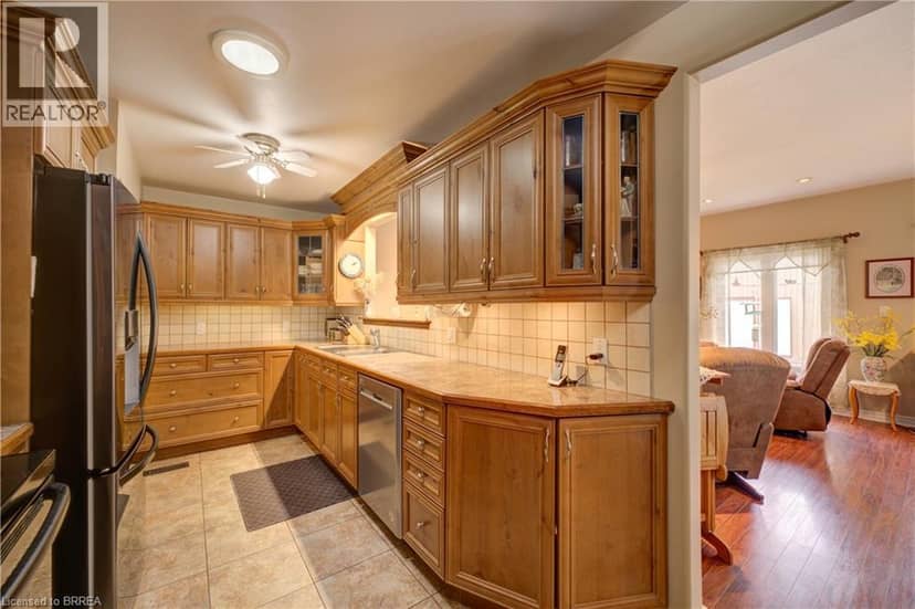 83 EVELYN Street — photo 7 of 40