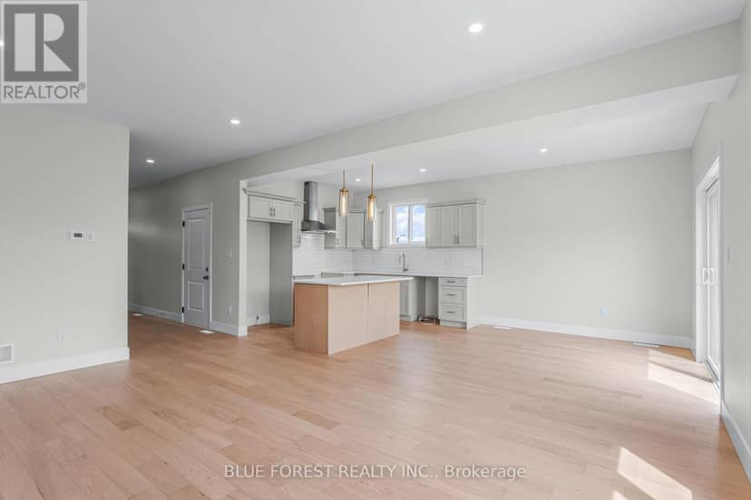251 McTavish Street — photo 10 of 40