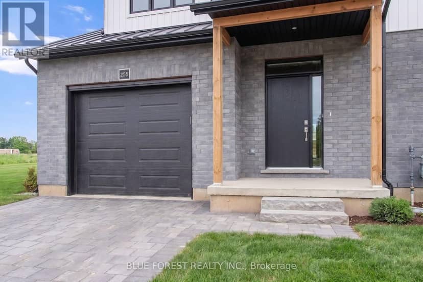 251 McTavish Street, Strathroy-Caradoc, photo 3