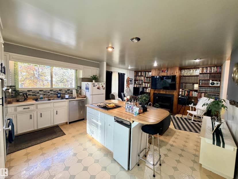 4404 46A ST — photo 11 of 40