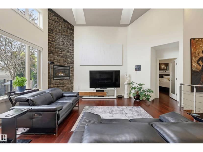 10427 134 ST NW — photo 9 of 40