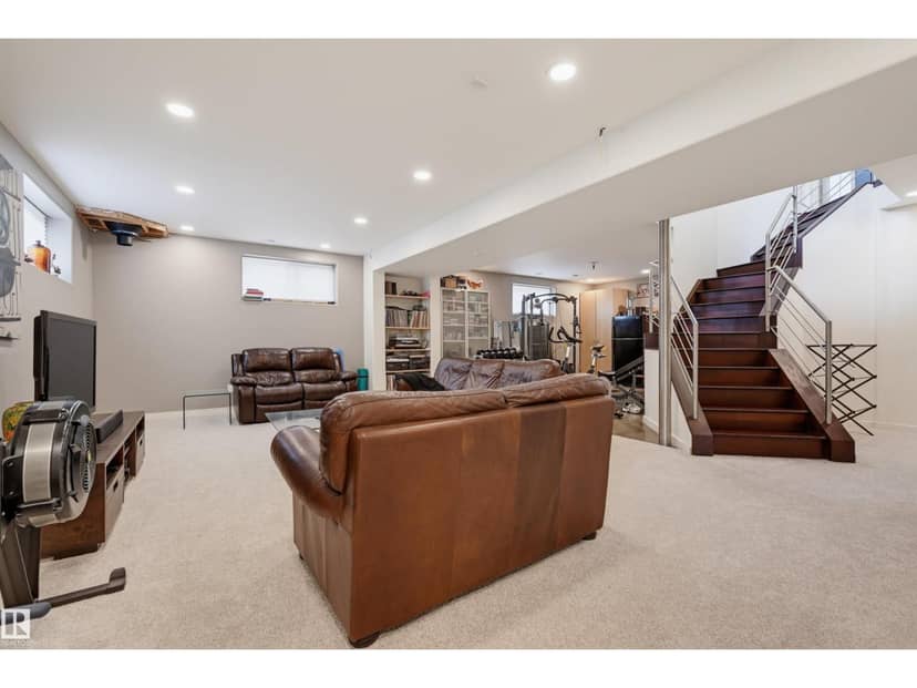 10427 134 ST NW — photo 36 of 40