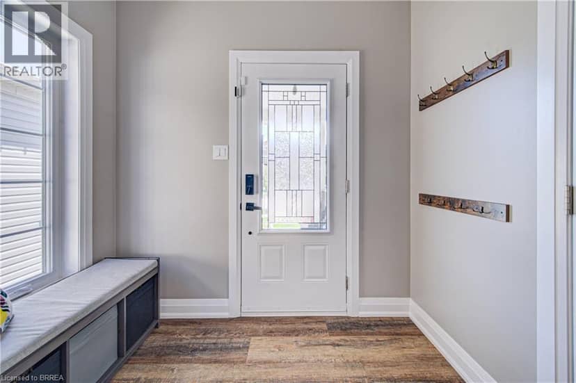 11 OLDHAM Avenue — photo 2 of 40