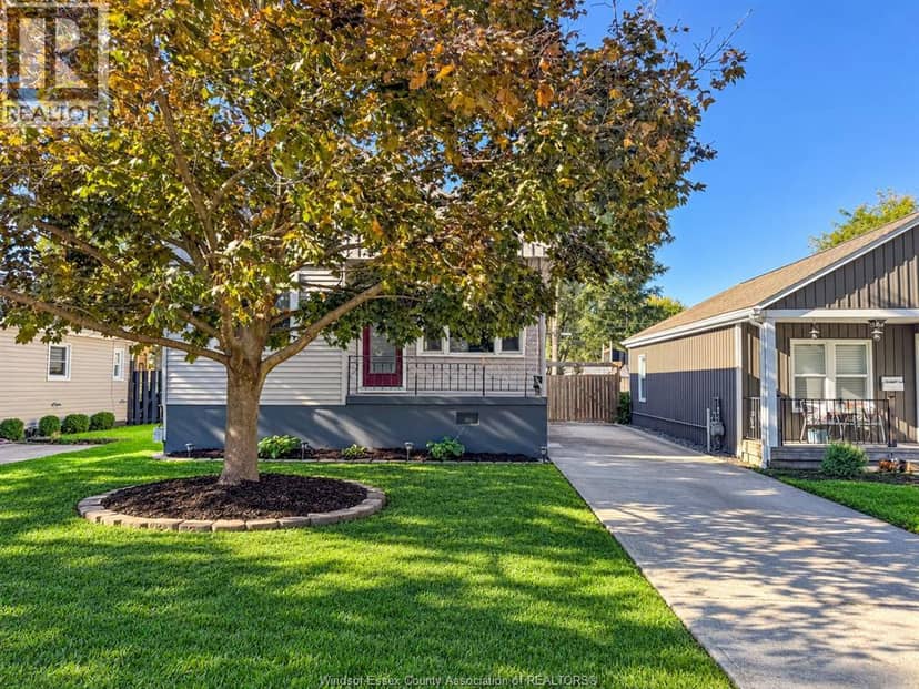 2433 Meighen — photo 2 of 40