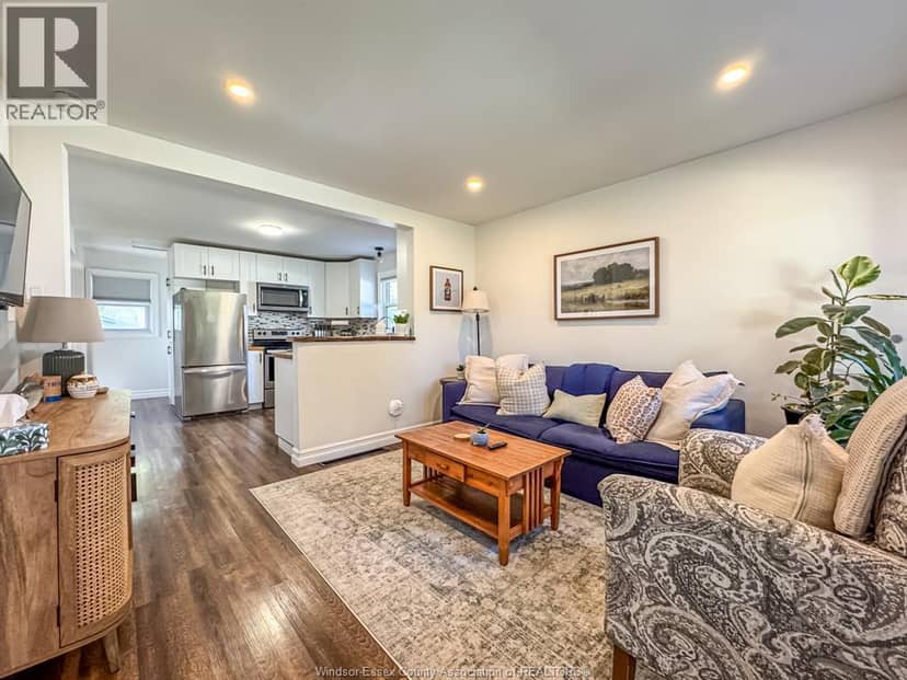 2433 Meighen — photo 4 of 40