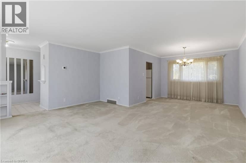 47 EVERGREEN Crescent — photo 10 of 40