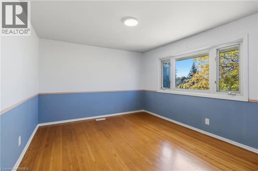 47 EVERGREEN Crescent — photo 16 of 40