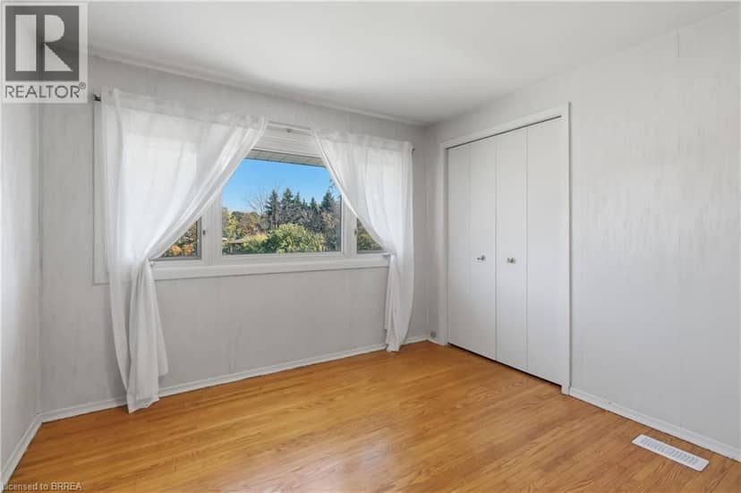 47 EVERGREEN Crescent — photo 19 of 40