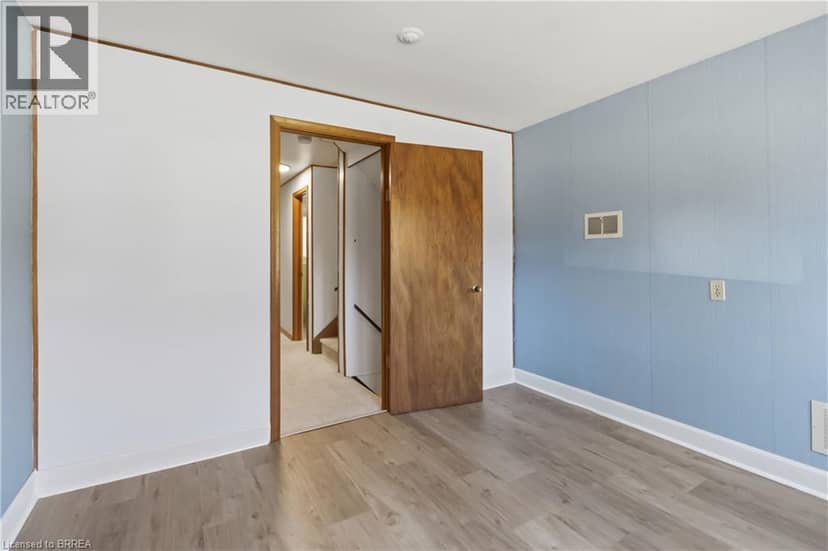 47 EVERGREEN Crescent — photo 20 of 40