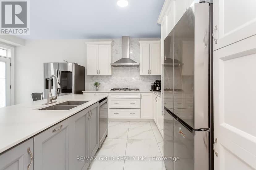 15 Farringdon Crescent — photo 14 of 40
