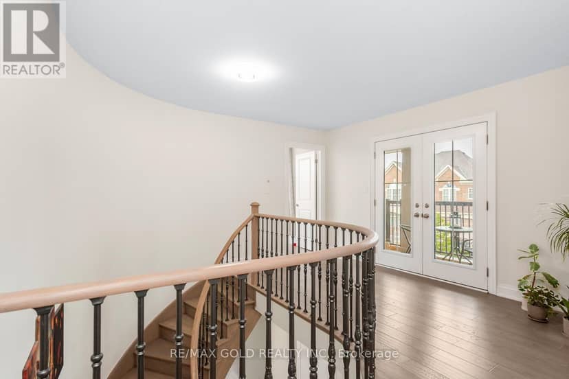 15 Farringdon Crescent — photo 28 of 40