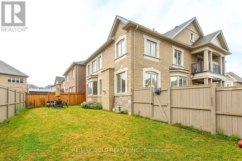15 Farringdon Crescent — photo 40 of 40