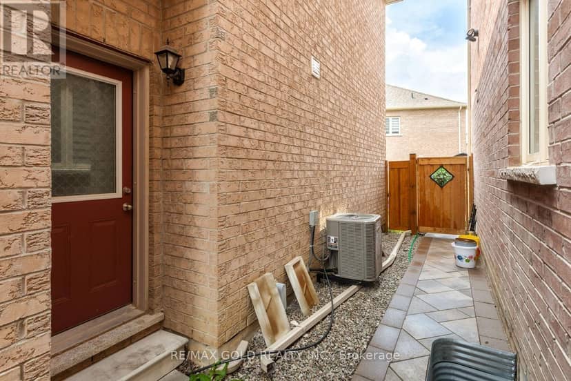 15 Farringdon Crescent — photo 38 of 40
