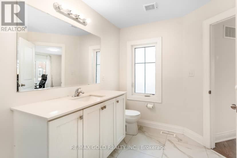 15 Farringdon Crescent — photo 31 of 40