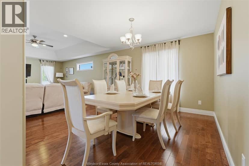 256 Maxwell Crescent — photo 20 of 40
