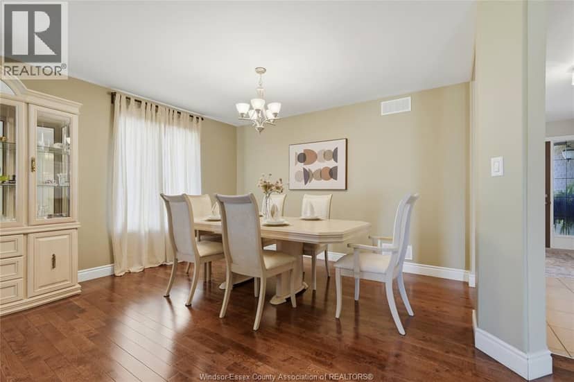256 Maxwell Crescent — photo 21 of 40